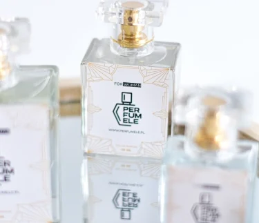 Eleganckie perfumy damskie na prezent na dzień babci