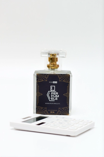 Analiza ceny: Butelka Perfumele Nr 77 i kalkulator pokazujący dlaczego perfumy są drogie przez marketing